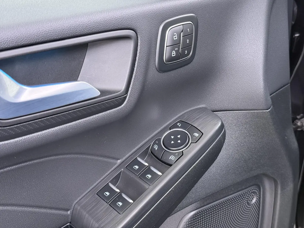 2.5 PHEV ST-Line X VAN: 47.900,- VOOR: 40.877,- UW HERFSTVOORDEEL: 7.023,-NIEUWE AUTO! | WINTERPACK | SNEL LEVERBAAR | BTW VERREKENBAAR