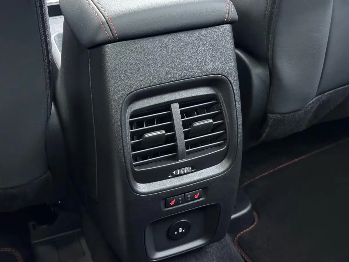 2.5 PHEV ST-Line X VAN: 47.900,- VOOR: 40.877,- UW HERFSTVOORDEEL: 7.023,-NIEUWE AUTO! | WINTERPACK | SNEL LEVERBAAR | BTW VERREKENBAAR