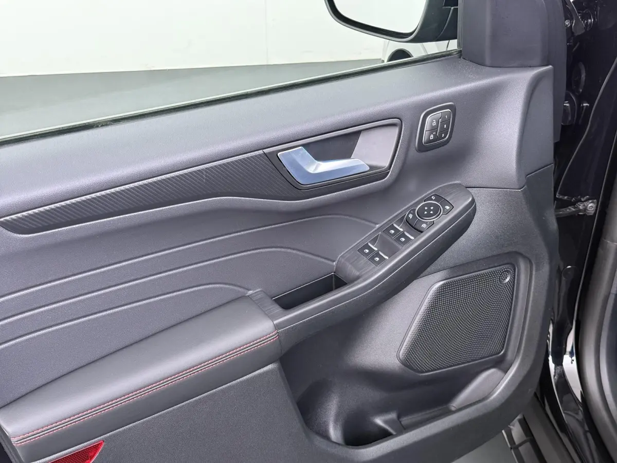 2.5 PHEV ST-Line X VAN: 47.900,- VOOR: 40.877,- UW HERFSTVOORDEEL: 7.023,-NIEUWE AUTO! | WINTERPACK | SNEL LEVERBAAR | BTW VERREKENBAAR