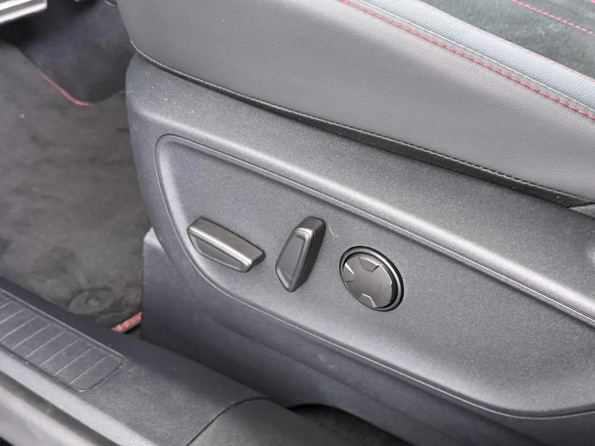 2.5 PHEV ST-Line X VAN: 47.900,- VOOR: 40.877,- UW HERFSTVOORDEEL: 7.023,-NIEUWE AUTO! | WINTERPACK | SNEL LEVERBAAR | BTW VERREKENBAAR