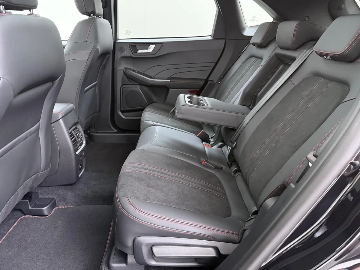 2.5 PHEV ST-Line X VAN: 47.900,- VOOR: 40.877,- UW HERFSTVOORDEEL: 7.023,-NIEUWE AUTO! | WINTERPACK | SNEL LEVERBAAR | BTW VERREKENBAAR