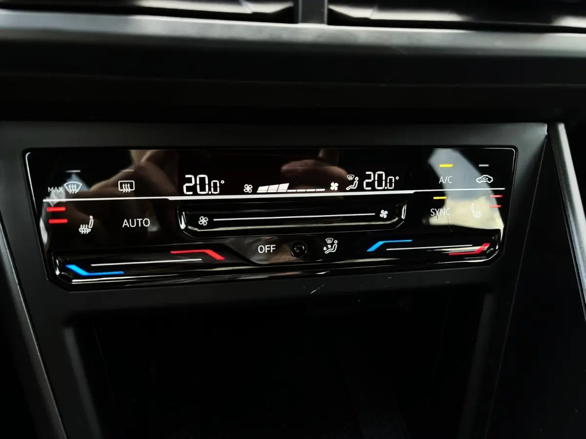 1.0 TSI 95pk R-Line | Panoramadak | Navigatie | IQ Light