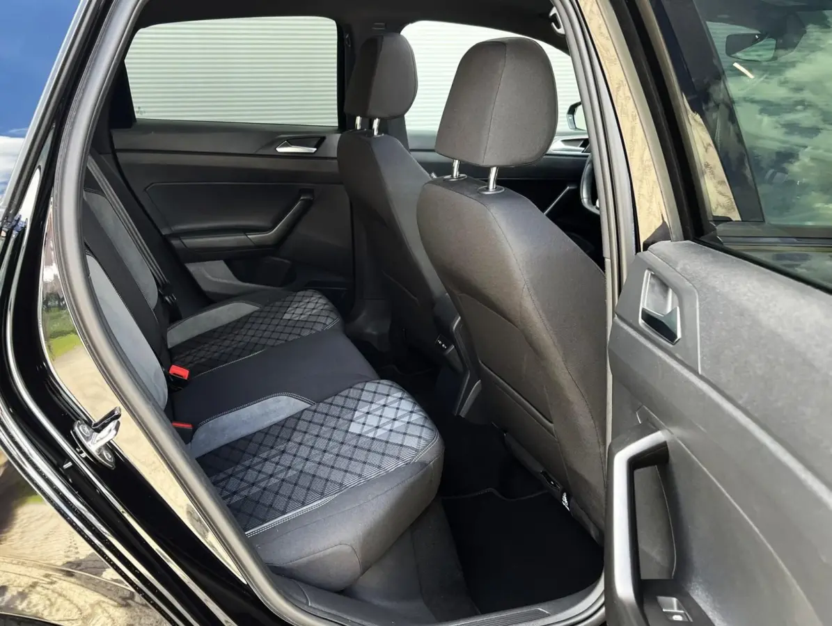 1.0 TSI 95pk R-Line | Panoramadak | Navigatie | IQ Light