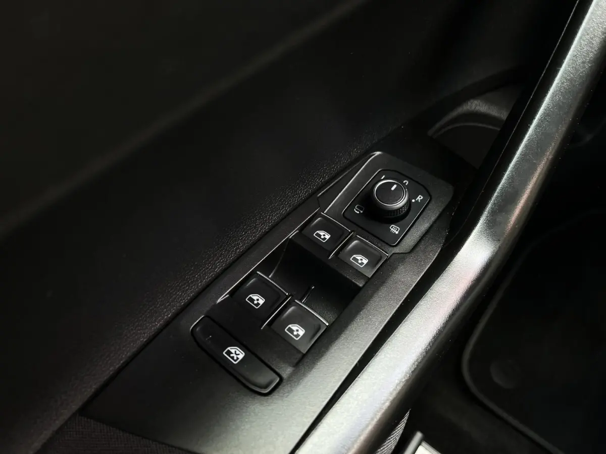 1.0 TSI 95pk R-Line | Panoramadak | Navigatie | IQ Light