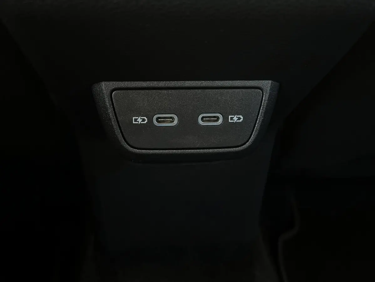 1.0 TSI 95pk R-Line | Panoramadak | Navigatie | IQ Light