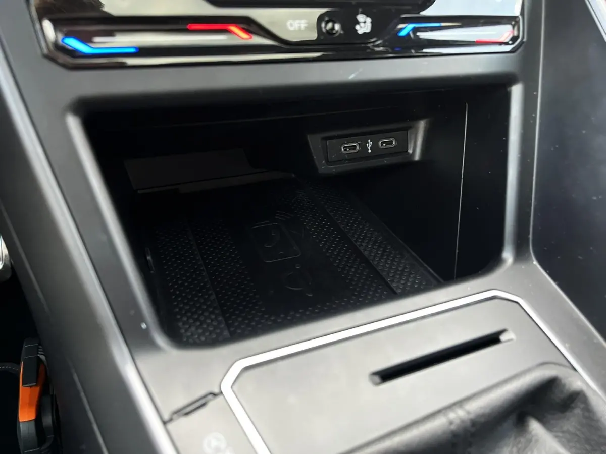 1.0 TSI 95pk R-Line | Panoramadak | Navigatie | IQ Light