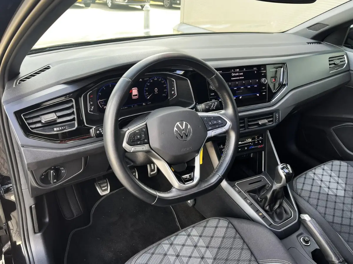 1.0 TSI 95pk R-Line | Panoramadak | Navigatie | IQ Light