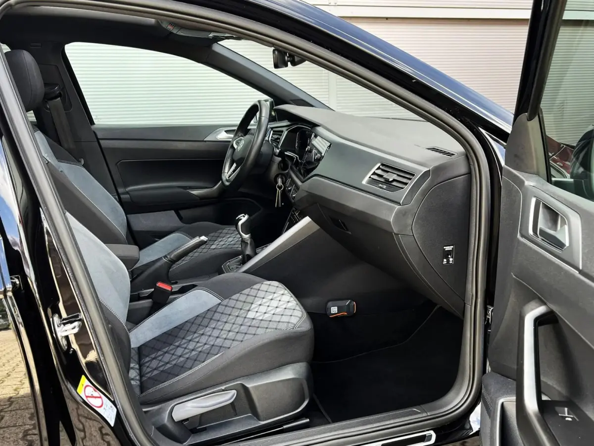 1.0 TSI 95pk R-Line | Panoramadak | Navigatie | IQ Light