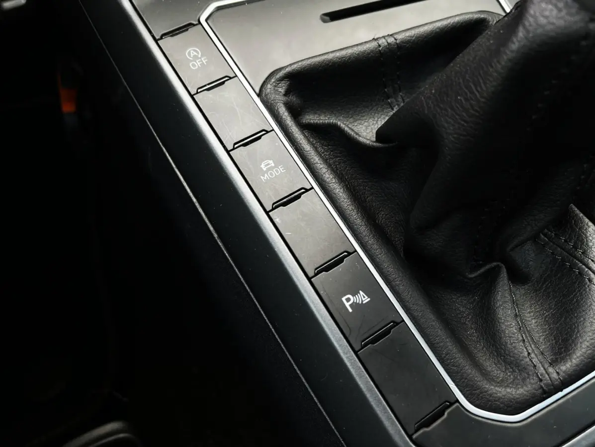 1.0 TSI 95pk R-Line | Panoramadak | Navigatie | IQ Light