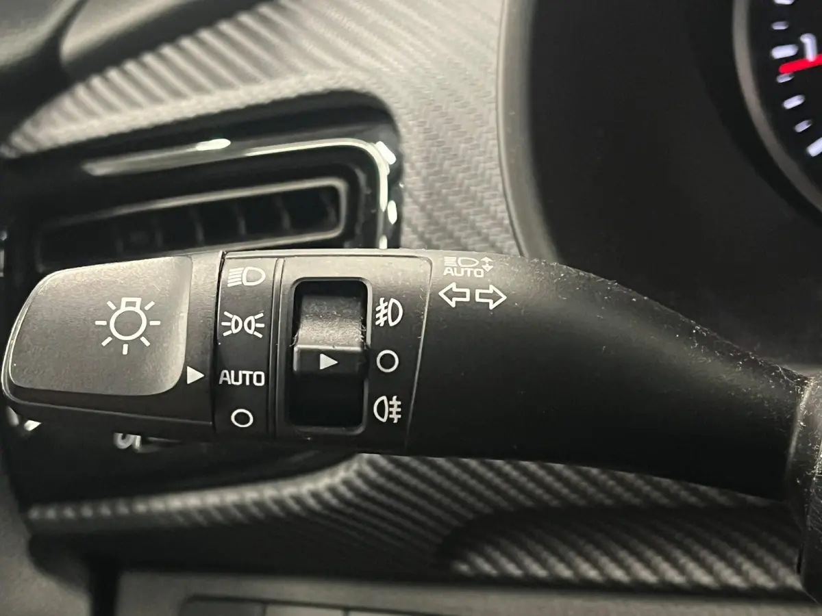 1.0 74kW GT Line Automaat Navigatie Apple Carplay Android Auto Camera Parkeersensoren achter Adaptive Cruise Control Stoel- en stuurverwarming Full Led Half leder Climate Control Lichtmetale