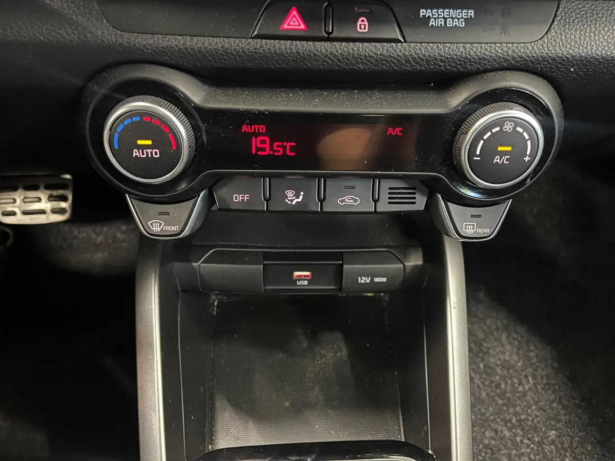 1.0 74kW GT Line Automaat Navigatie Apple Carplay Android Auto Camera Parkeersensoren achter Adaptive Cruise Control Stoel- en stuurverwarming Full Led Half leder Climate Control Lichtmetale