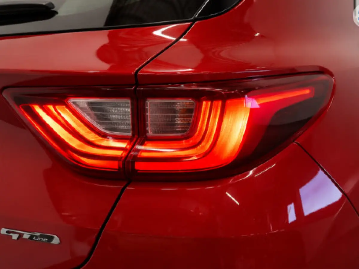 1.0 74kW GT Line Automaat Navigatie Apple Carplay Android Auto Camera Parkeersensoren achter Adaptive Cruise Control Stoel- en stuurverwarming Full Led Half leder Climate Control Lichtmetale