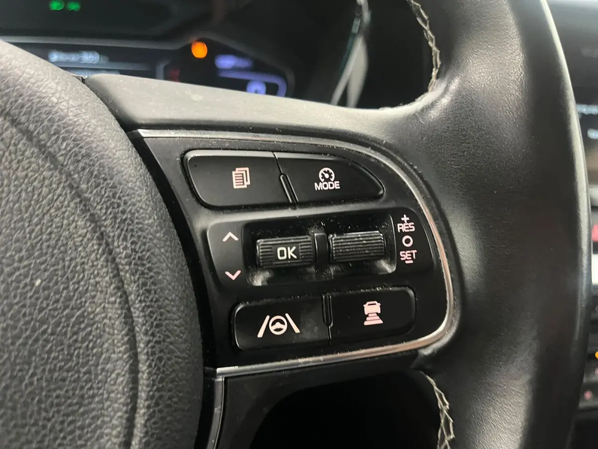 1.6 GDi PHEV Pulse Schuifdak Navigatie Apple Carplay Android Auto Camera Parkeersensoren achter Adaptive Cruise Control Full Led Half leder Climate Control Lichtmetalen velgen