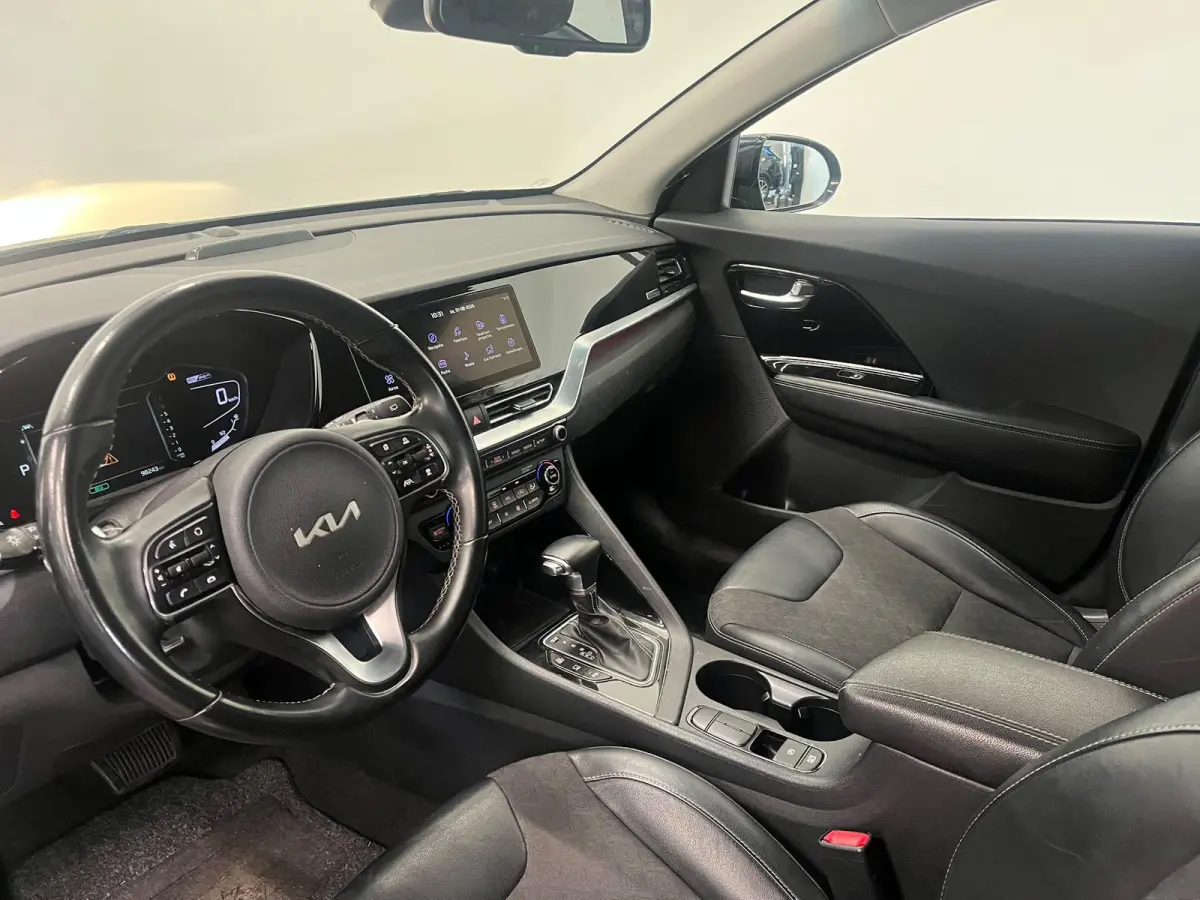 1.6 GDi PHEV Pulse Schuifdak Navigatie Apple Carplay Android Auto Camera Parkeersensoren achter Adaptive Cruise Control Full Led Half leder Climate Control Lichtmetalen velgen