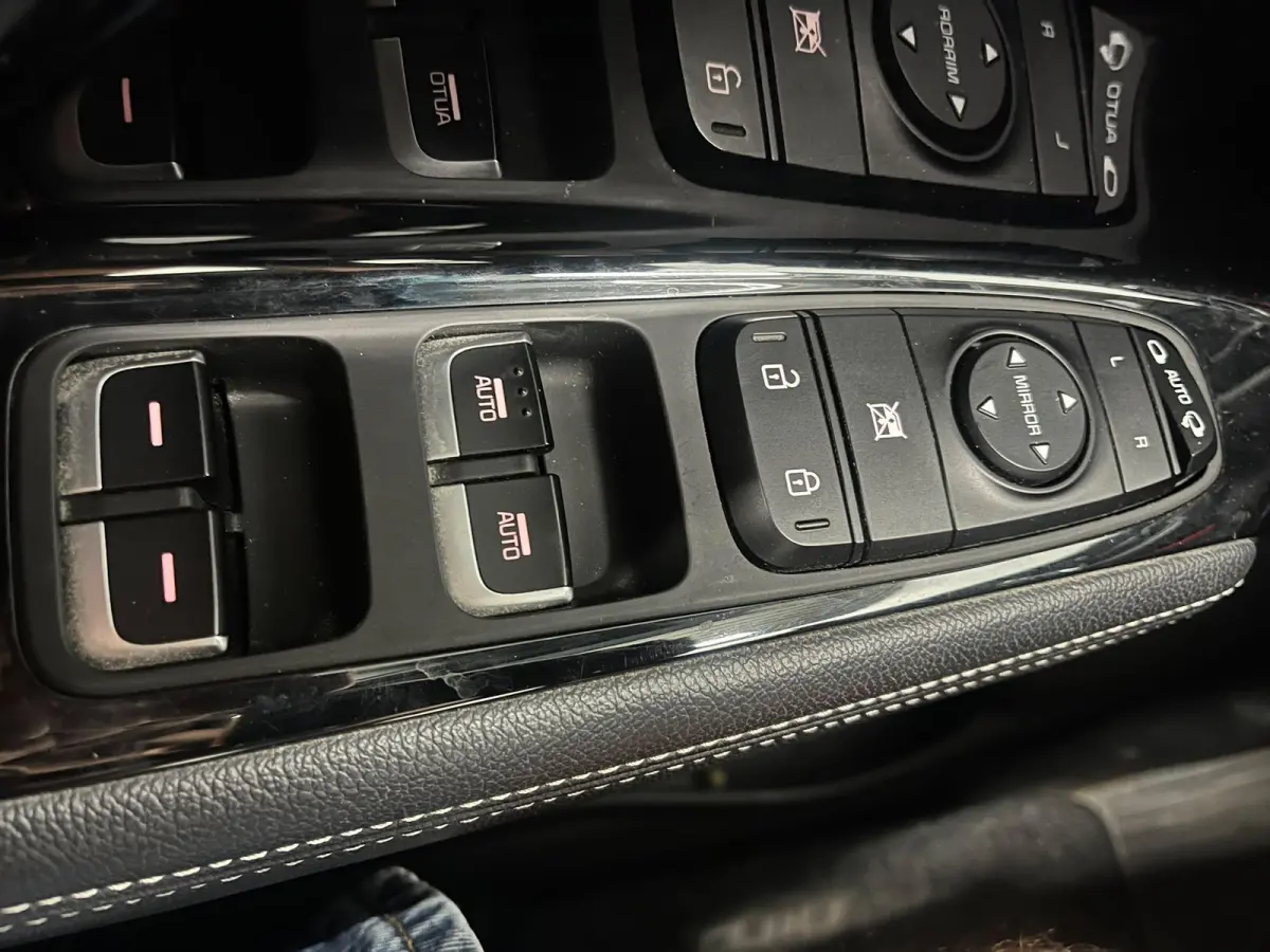 1.6 GDi PHEV Pulse Schuifdak Navigatie Apple Carplay Android Auto Camera Parkeersensoren achter Adaptive Cruise Control Full Led Half leder Climate Control Lichtmetalen velgen
