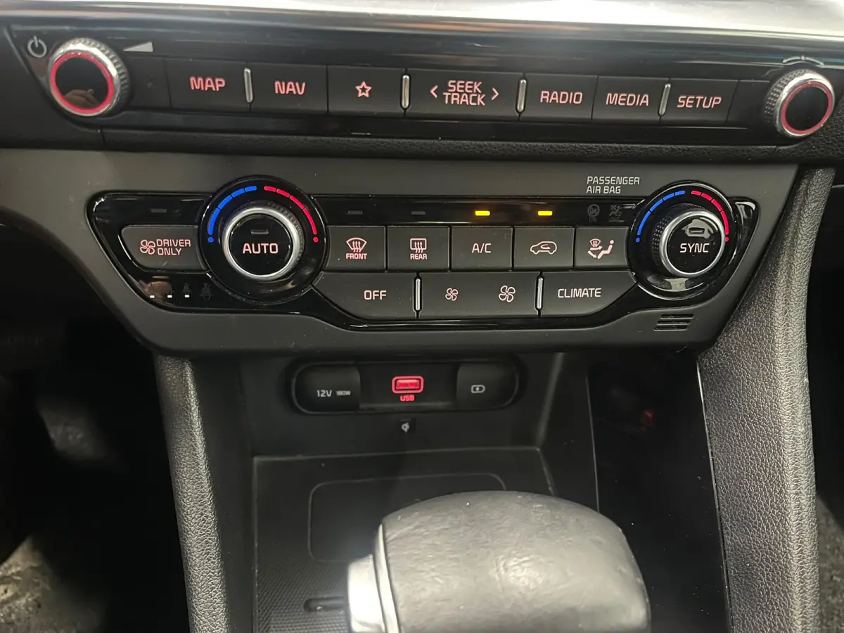 1.6 GDi PHEV Pulse Schuifdak Navigatie Apple Carplay Android Auto Camera Parkeersensoren achter Adaptive Cruise Control Full Led Half leder Climate Control Lichtmetalen velgen