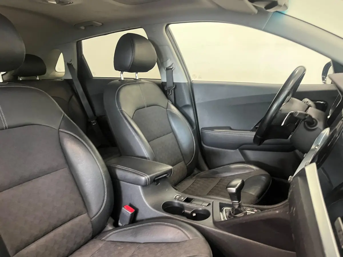 1.6 GDi PHEV Pulse Schuifdak Navigatie Apple Carplay Android Auto Camera Parkeersensoren achter Adaptive Cruise Control Full Led Half leder Climate Control Lichtmetalen velgen