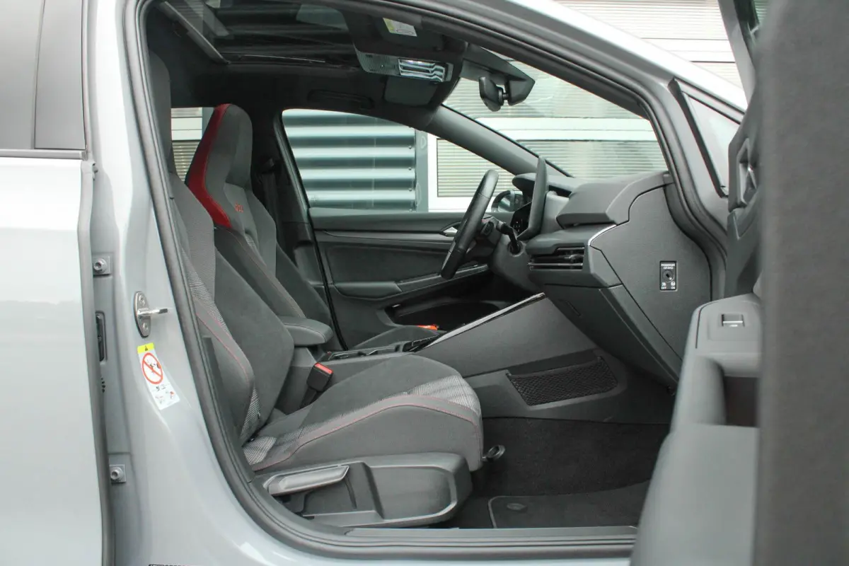 GTI 2.0 TSI 265pk DSG | DCC Onderstel | Panoramadak | Camera | 19" Estoril Velgen