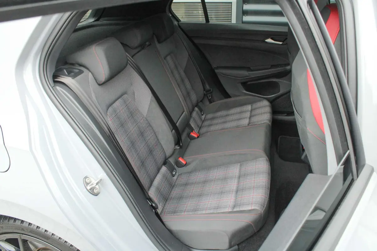 GTI 2.0 TSI 265pk DSG | DCC Onderstel | Panoramadak | Camera | 19" Estoril Velgen