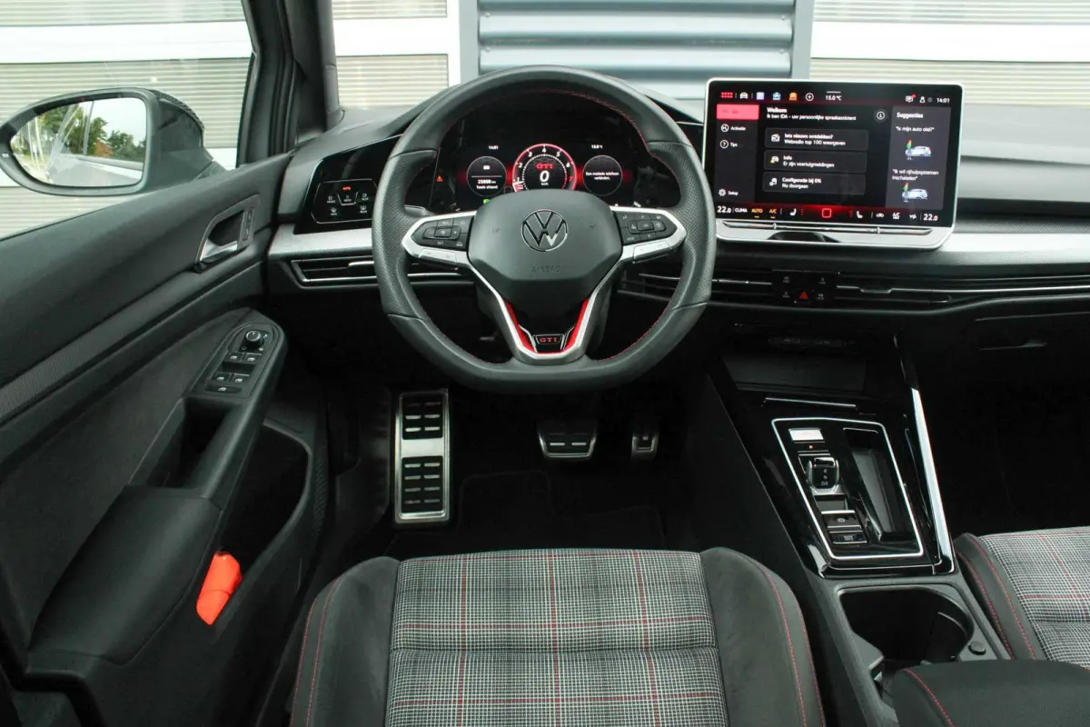 GTI 2.0 TSI 265pk DSG | DCC Onderstel | Panoramadak | Camera | 19" Estoril Velgen