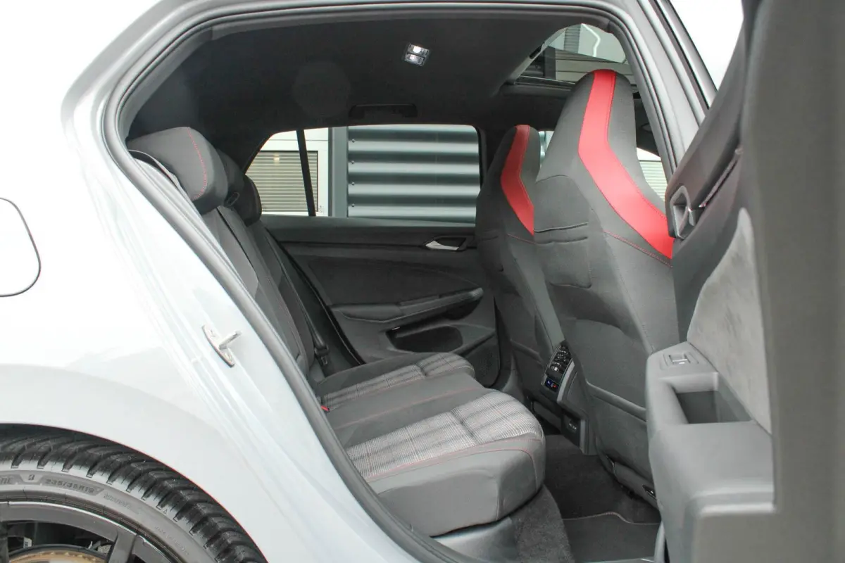 GTI 2.0 TSI 265pk DSG | DCC Onderstel | Panoramadak | Camera | 19" Estoril Velgen