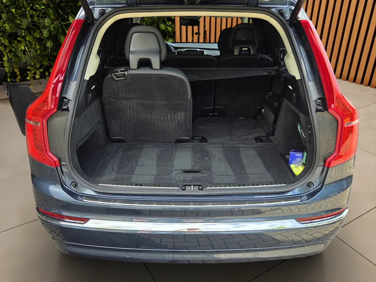 2.0 T8 Recharge AWD Ultimate Bright | Luchtvering | Leder | Stoel/Stuurverwarming | Harman&Kardon|