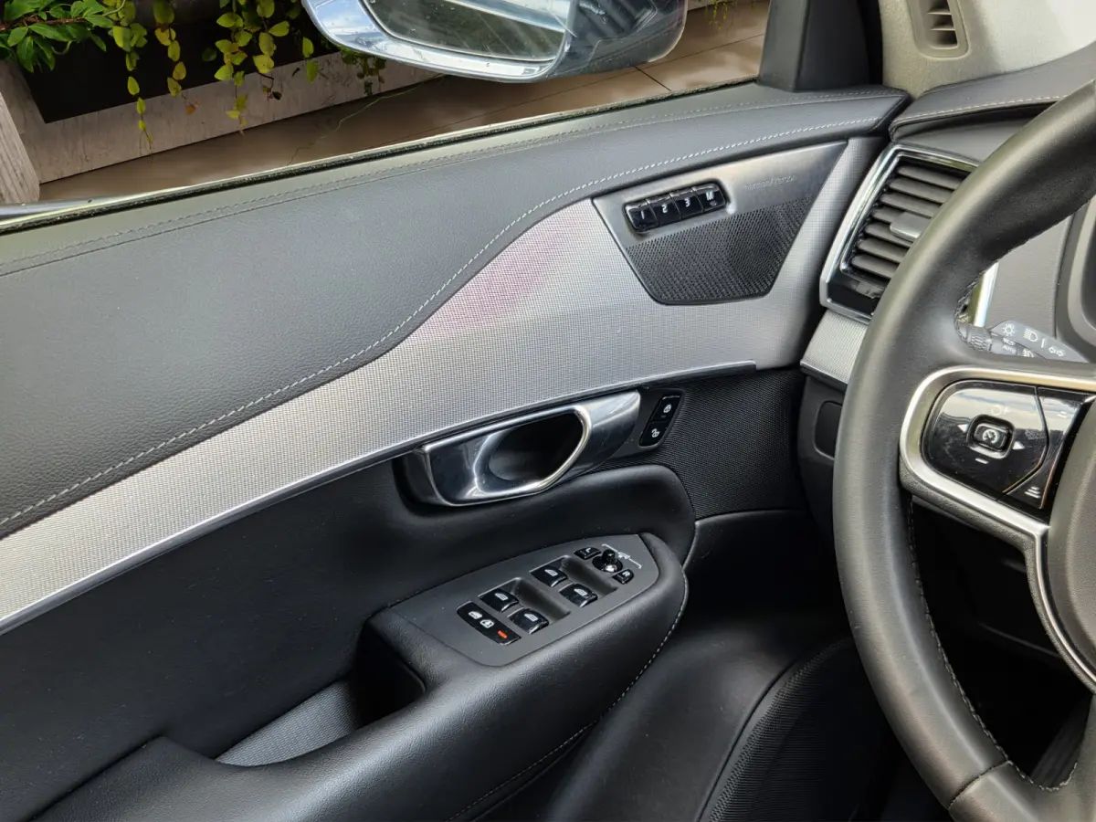 2.0 T8 Recharge AWD Ultimate Bright | Luchtvering | Leder | Stoel/Stuurverwarming | Harman&Kardon|