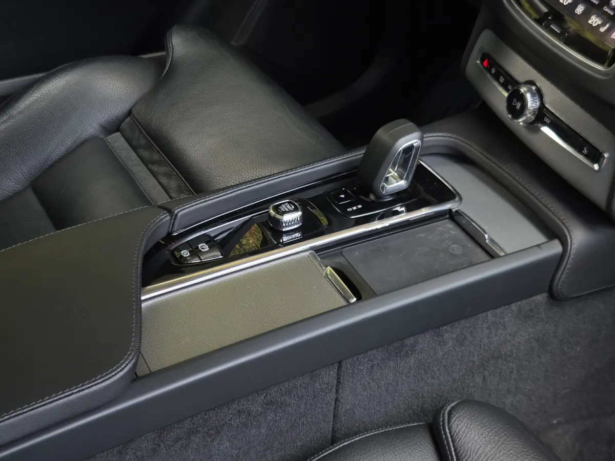 2.0 T8 Recharge AWD Ultimate Bright | Luchtvering | Leder | Stoel/Stuurverwarming | Harman&Kardon|