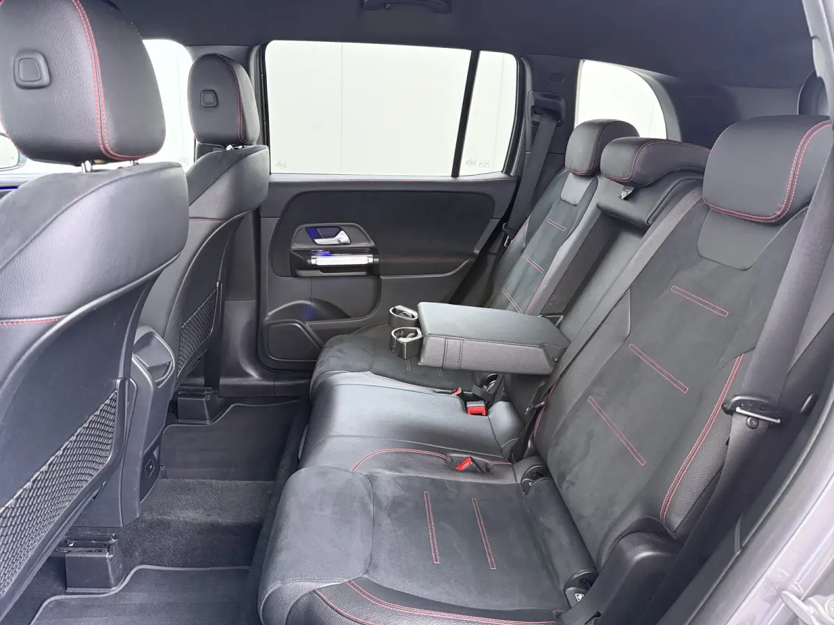 200 AMG // Trekhaak // 360 Camera // Nightpakket // Carplay // Augmented Reality // 19" AMG Velgen