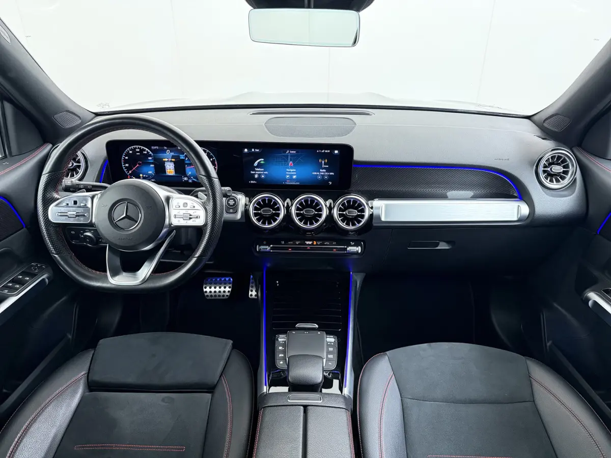 200 AMG // Trekhaak // 360 Camera // Nightpakket // Carplay // Augmented Reality // 19" AMG Velgen