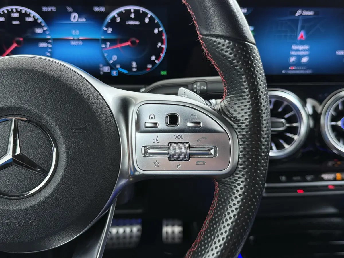 200 AMG // Trekhaak // 360 Camera // Nightpakket // Carplay // Augmented Reality // 19" AMG Velgen