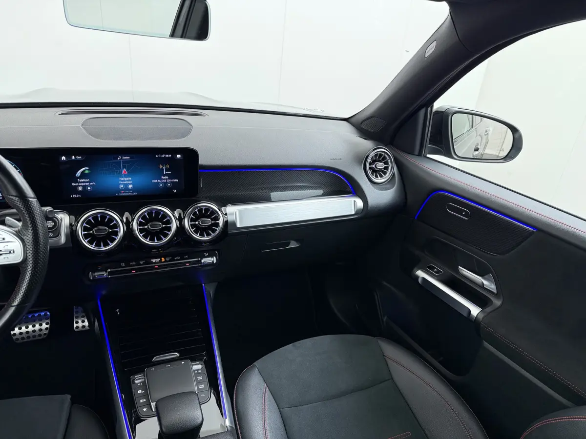200 AMG // Trekhaak // 360 Camera // Nightpakket // Carplay // Augmented Reality // 19" AMG Velgen