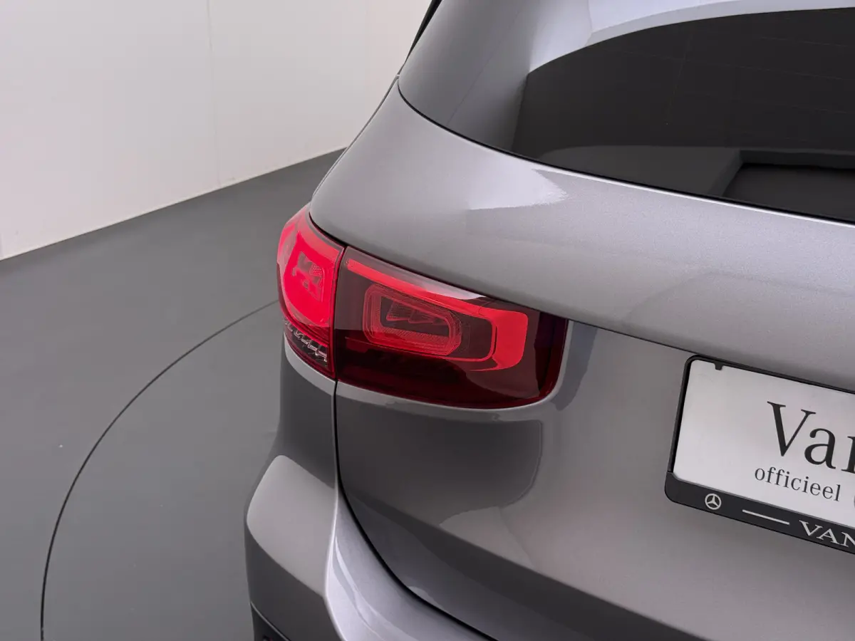 200 AMG // Trekhaak // 360 Camera // Nightpakket // Carplay // Augmented Reality // 19" AMG Velgen
