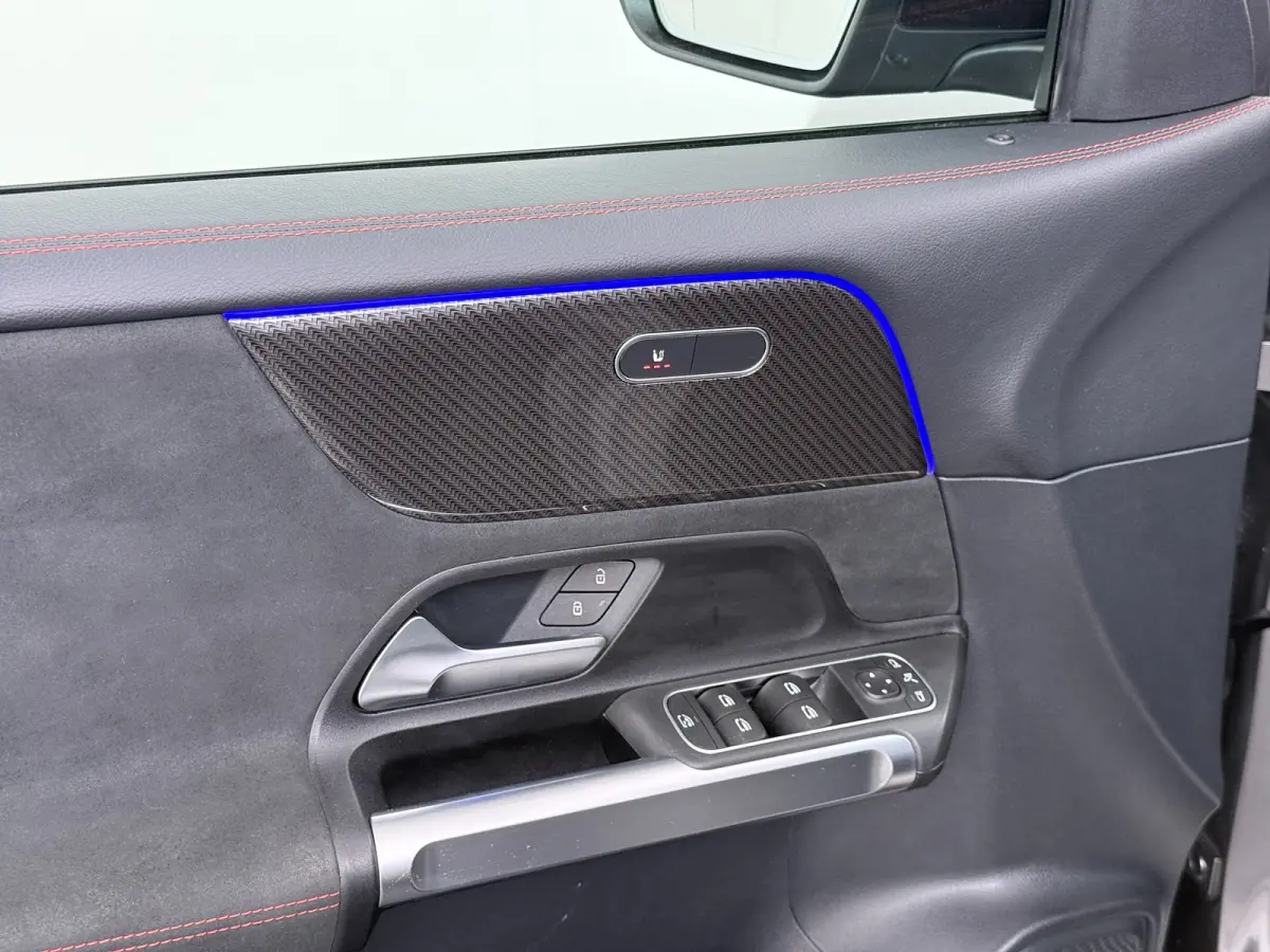 200 AMG // Trekhaak // 360 Camera // Nightpakket // Carplay // Augmented Reality // 19" AMG Velgen