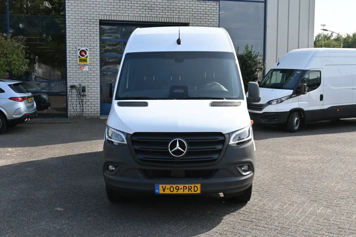 317 CDI L2H2 Pro LED, Geveerde stoel, Trekhaak, Navigatie met camera