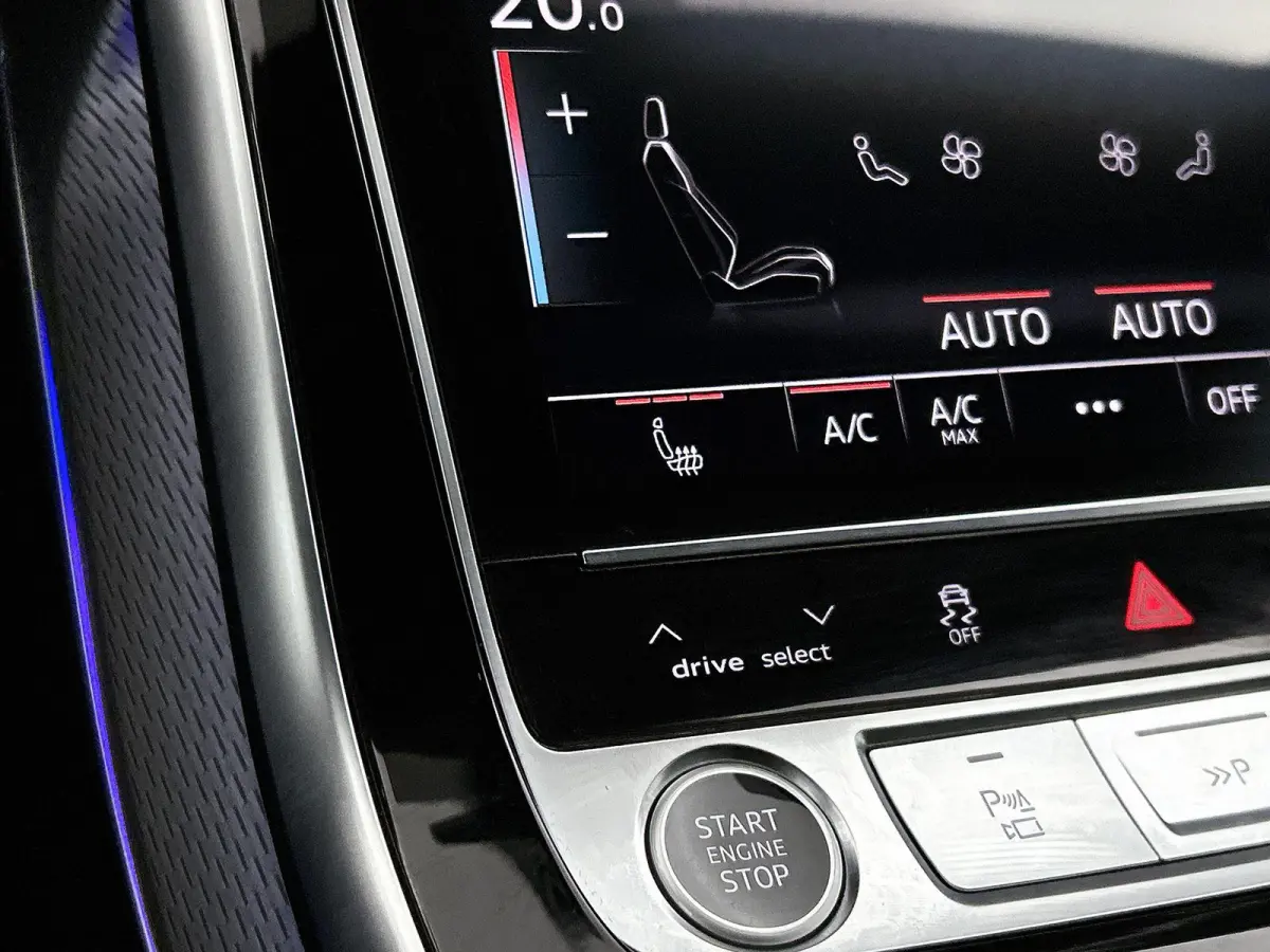 55 TFSI e quattro Pro Line 394 PK | S-line | Adaptive cruise control | Glazen panoramadak | Luchtvering | 360 graden camera | Dodehoekdetectie | Stoelverwarming voor & achter Head-up display