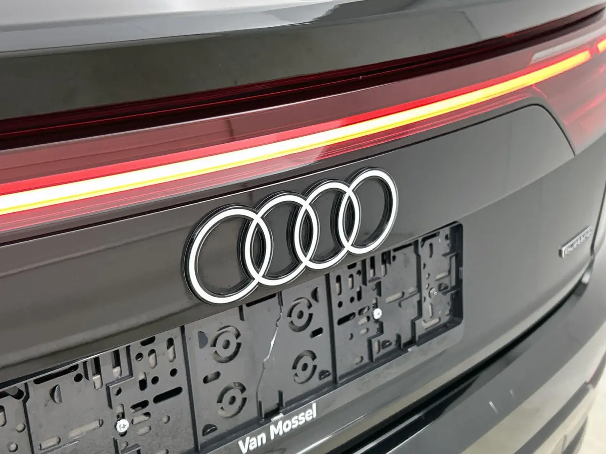 55 TFSI e quattro Pro Line 394 PK | S-line | Adaptive cruise control | Glazen panoramadak | Luchtvering | 360 graden camera | Dodehoekdetectie | Stoelverwarming voor & achter Head-up display