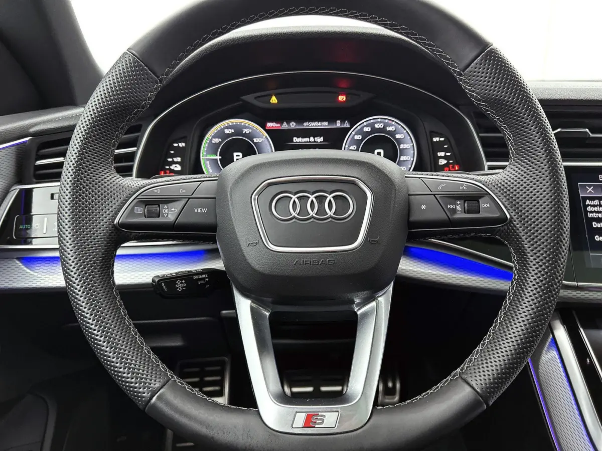 55 TFSI e quattro Pro Line 394 PK | S-line | Adaptive cruise control | Glazen panoramadak | Luchtvering | 360 graden camera | Dodehoekdetectie | Stoelverwarming voor & achter Head-up display