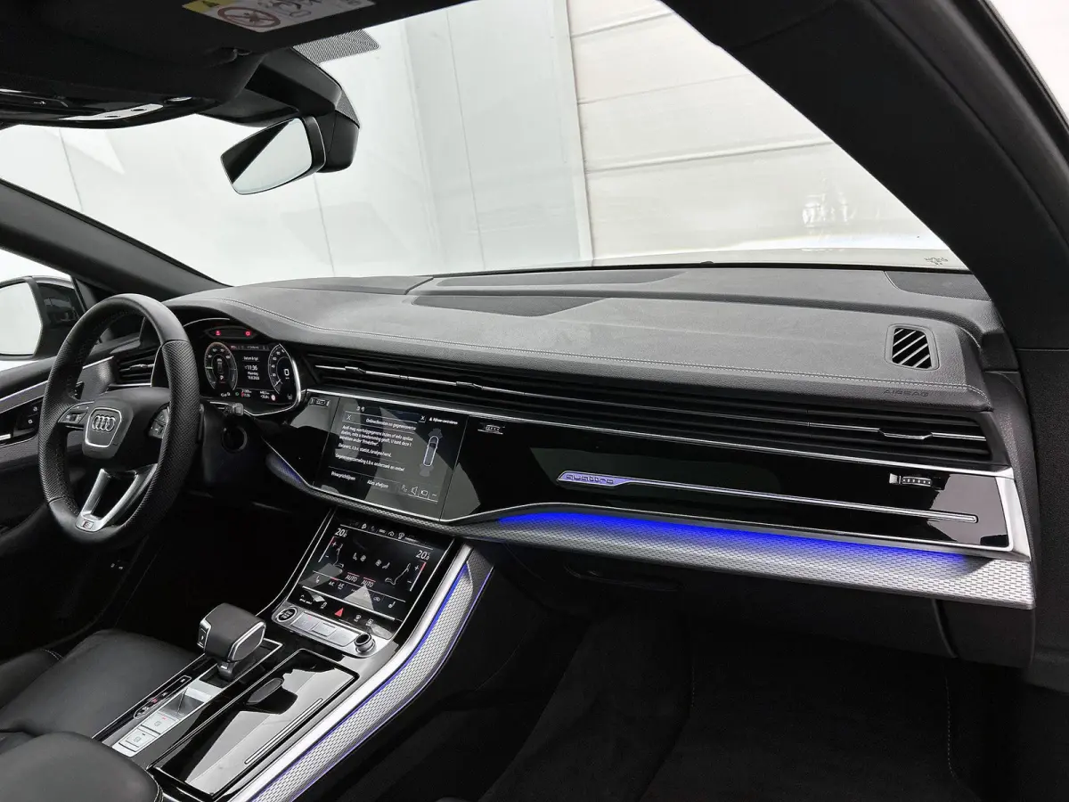 55 TFSI e quattro Pro Line 394 PK | S-line | Adaptive cruise control | Glazen panoramadak | Luchtvering | 360 graden camera | Dodehoekdetectie | Stoelverwarming voor & achter Head-up display