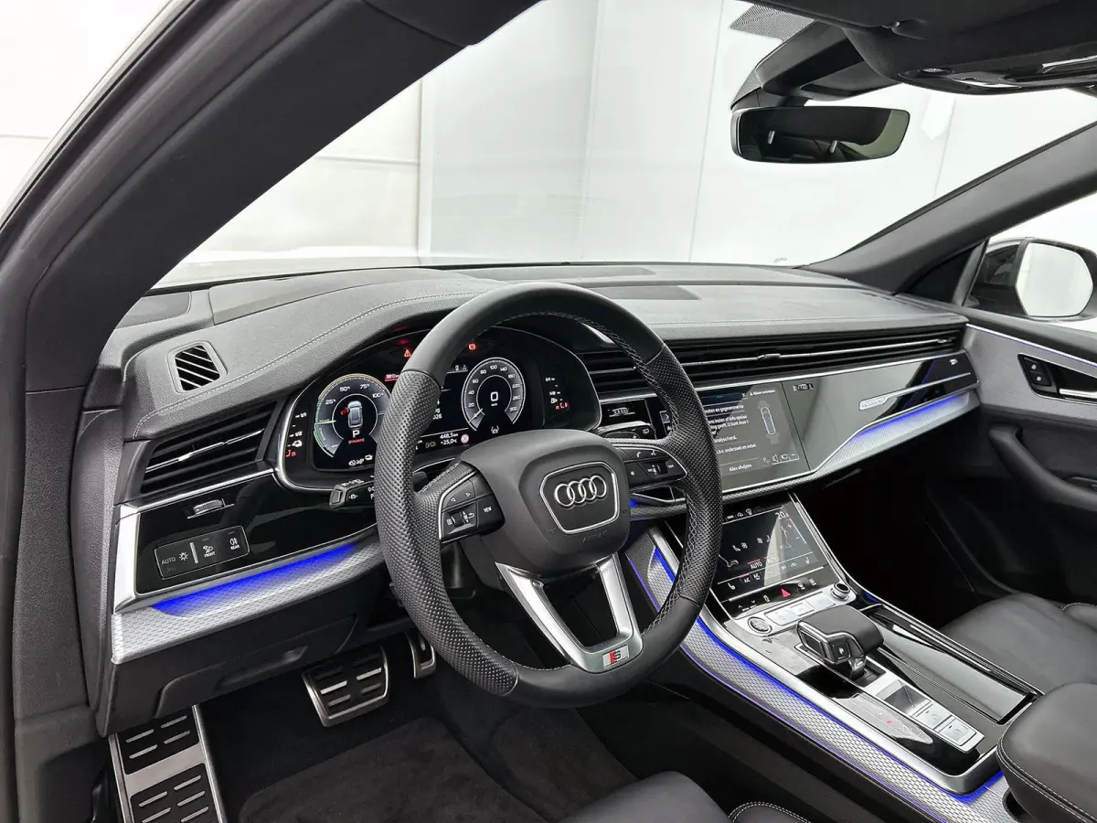 55 TFSI e quattro Pro Line 394 PK | S-line | Adaptive cruise control | Glazen panoramadak | Luchtvering | 360 graden camera | Dodehoekdetectie | Stoelverwarming voor & achter Head-up display