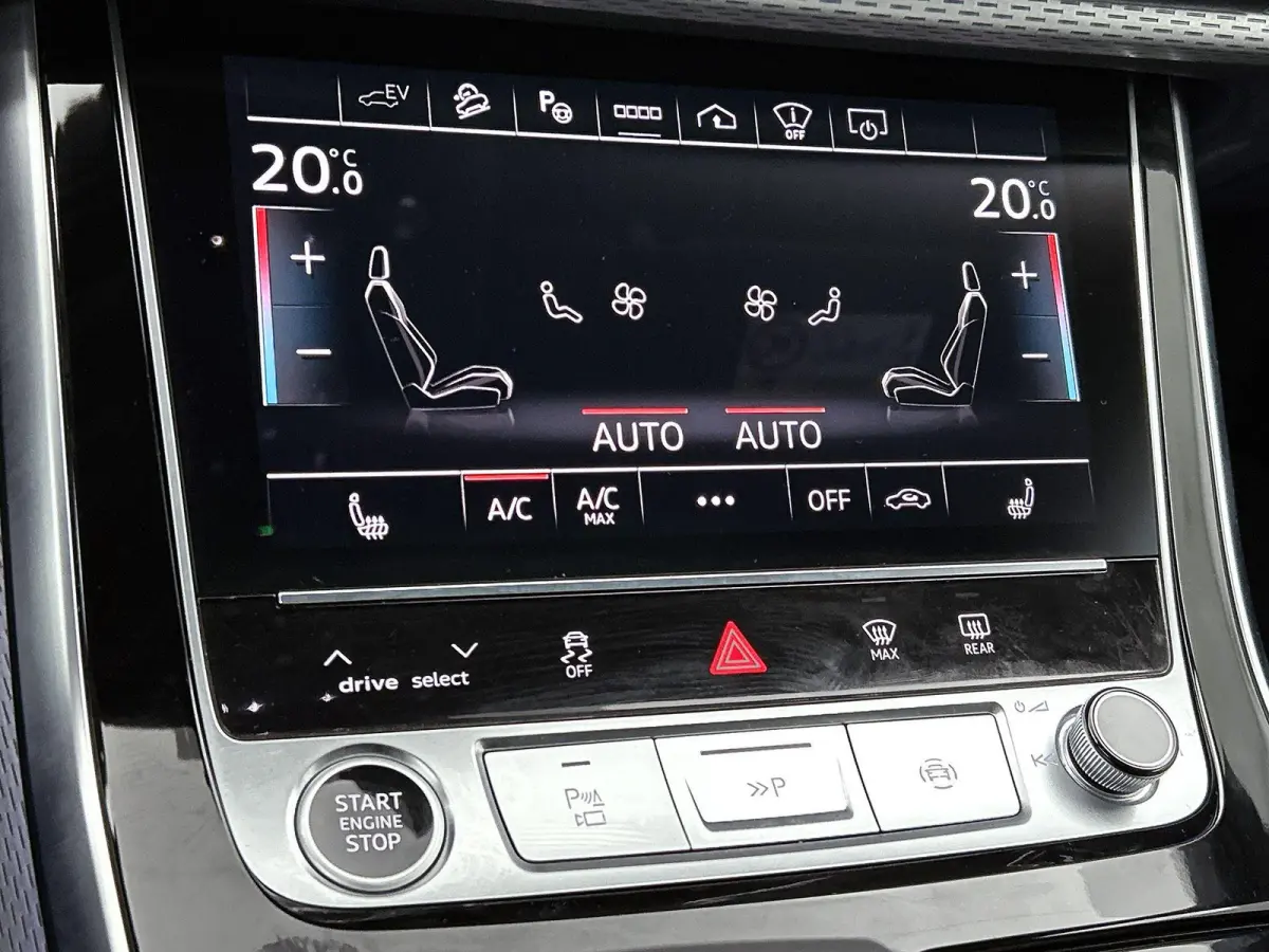 55 TFSI e quattro Pro Line 394 PK | S-line | Adaptive cruise control | Glazen panoramadak | Luchtvering | 360 graden camera | Dodehoekdetectie | Stoelverwarming voor & achter Head-up display