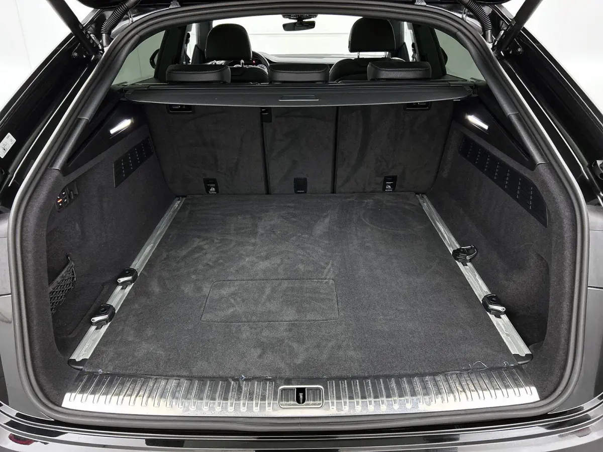 55 TFSI e quattro Pro Line 394 PK | S-line | Adaptive cruise control | Glazen panoramadak | Luchtvering | 360 graden camera | Dodehoekdetectie | Stoelverwarming voor & achter Head-up display