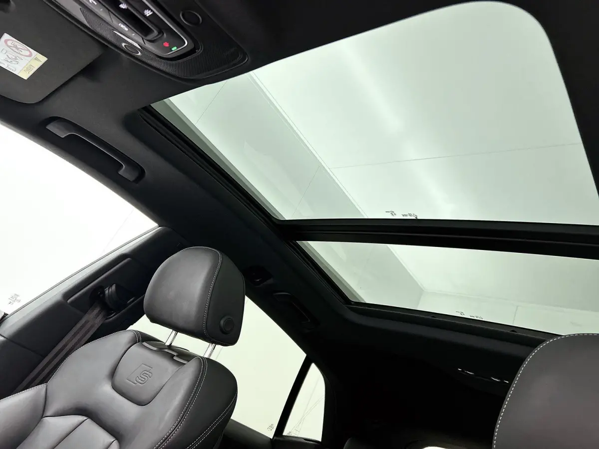 55 TFSI e quattro Pro Line 394 PK | S-line | Adaptive cruise control | Glazen panoramadak | Luchtvering | 360 graden camera | Dodehoekdetectie | Stoelverwarming voor & achter Head-up display