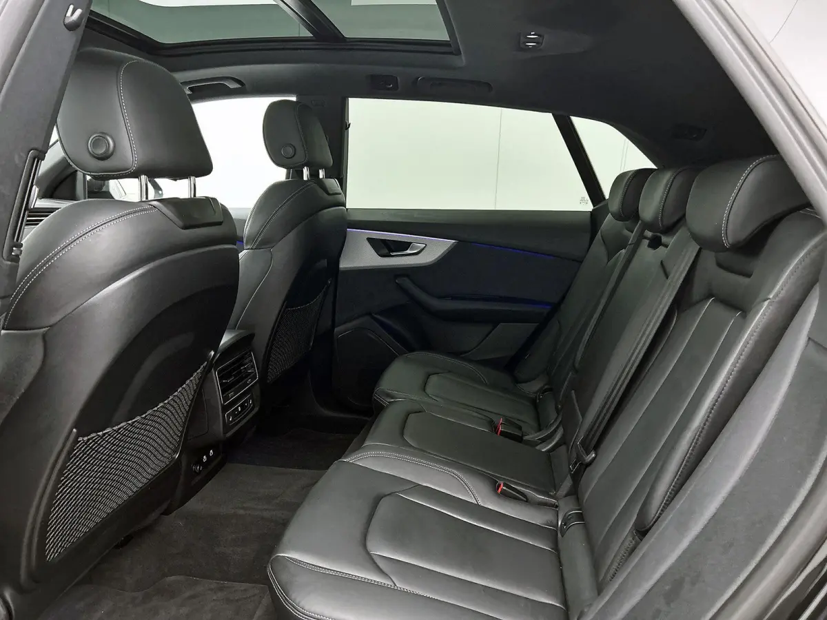 55 TFSI e quattro Pro Line 394 PK | S-line | Adaptive cruise control | Glazen panoramadak | Luchtvering | 360 graden camera | Dodehoekdetectie | Stoelverwarming voor & achter Head-up display