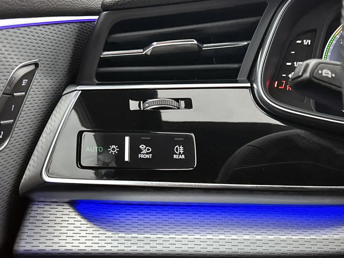 55 TFSI e quattro Pro Line 394 PK | S-line | Adaptive cruise control | Glazen panoramadak | Luchtvering | 360 graden camera | Dodehoekdetectie | Stoelverwarming voor & achter Head-up display