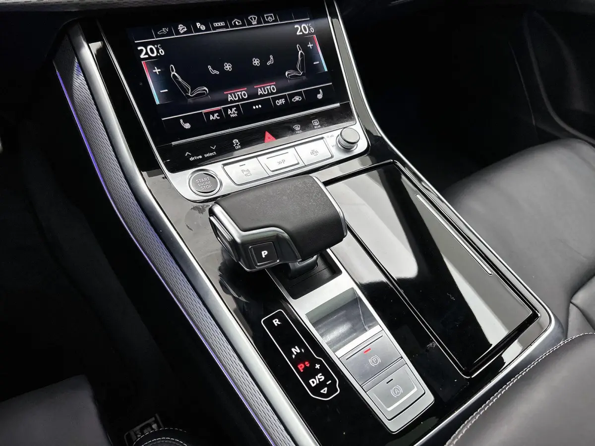 55 TFSI e quattro Pro Line 394 PK | S-line | Adaptive cruise control | Glazen panoramadak | Luchtvering | 360 graden camera | Dodehoekdetectie | Stoelverwarming voor & achter Head-up display