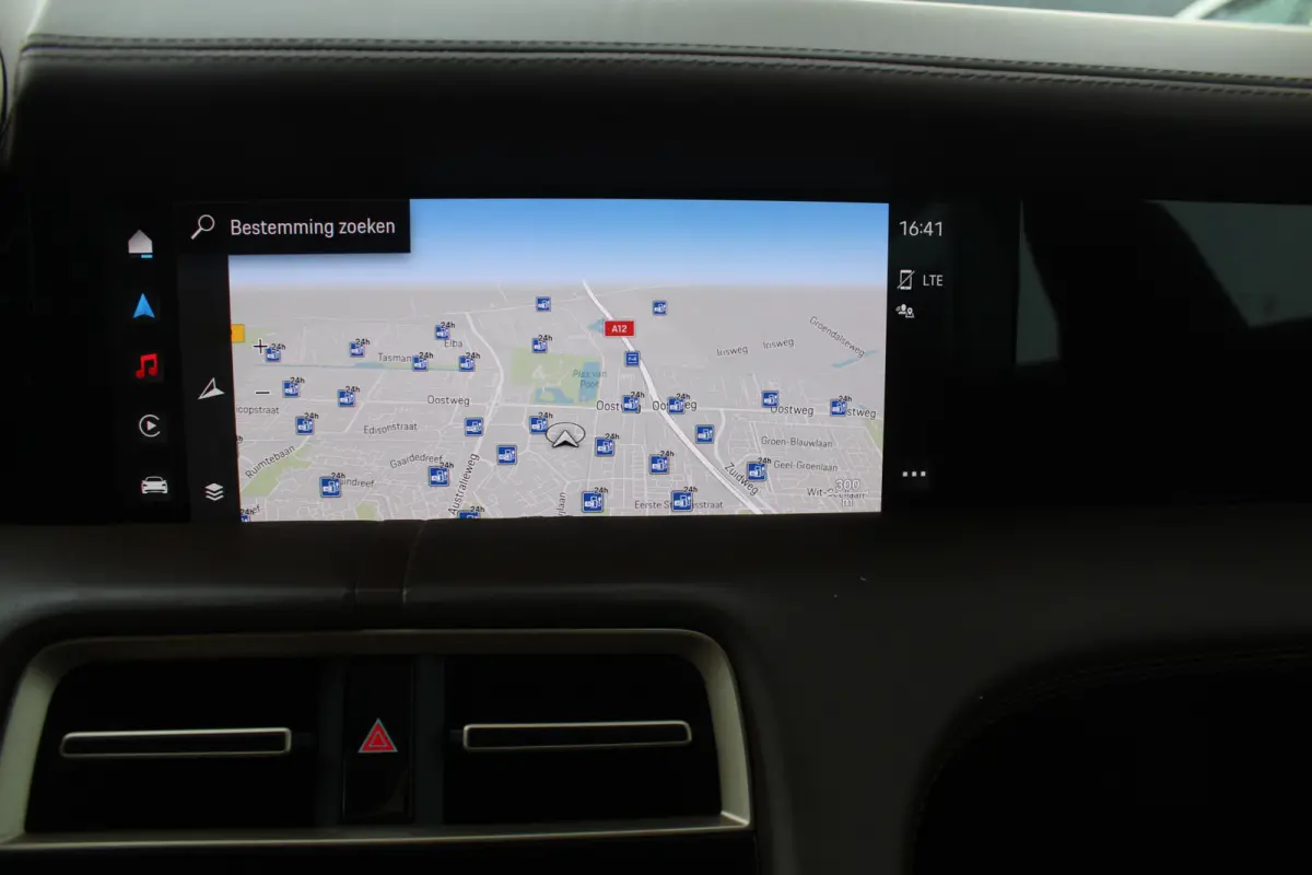 4 93 kWh Panorama dak l 360 camera l Stoel memory l Dode hoek detectie l Unieke kleur !