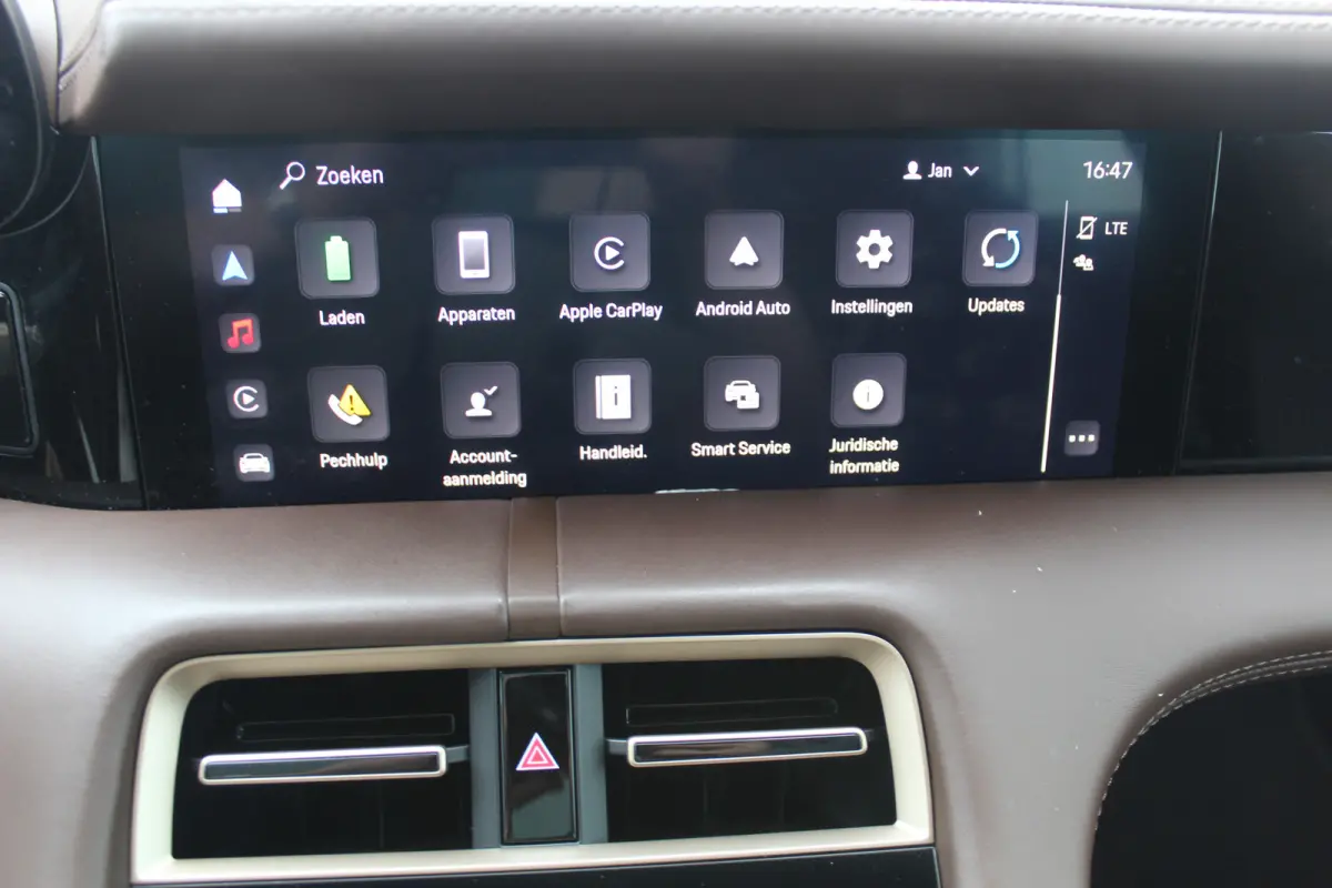 4 93 kWh Panorama dak l 360 camera l Stoel memory l Dode hoek detectie l Unieke kleur !