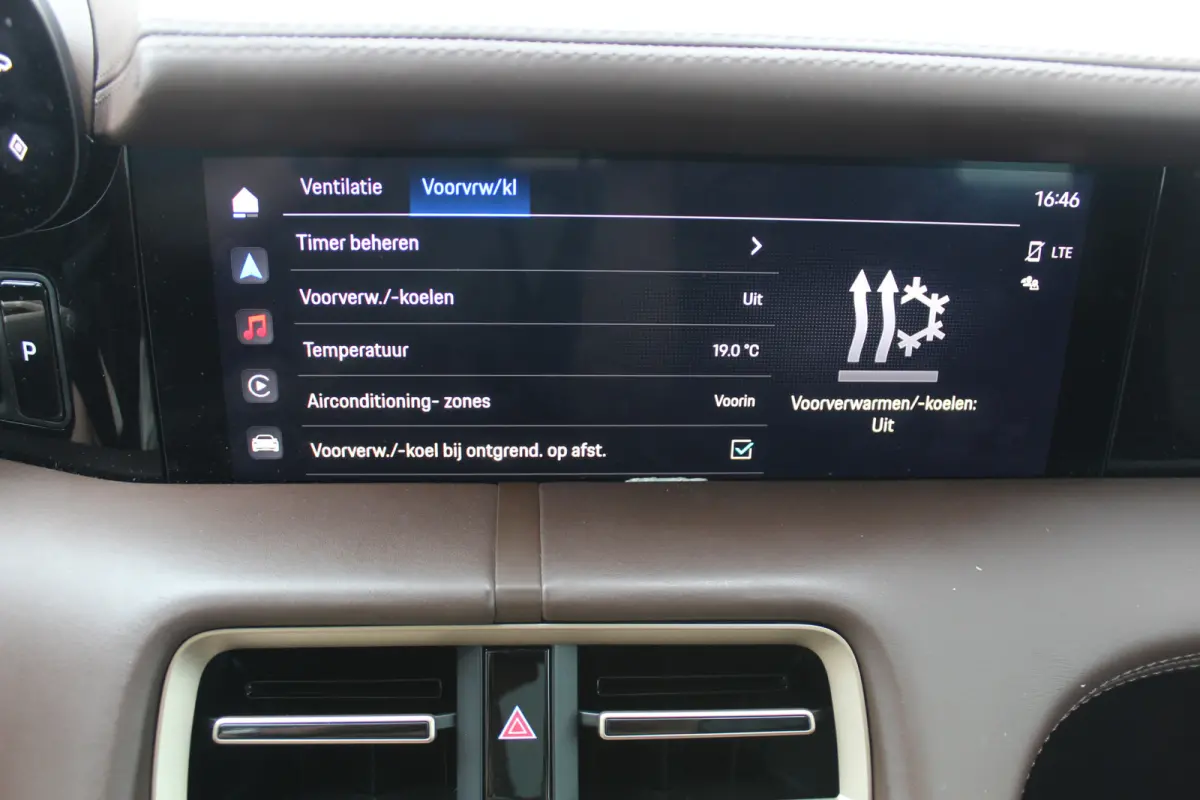 4 93 kWh Panorama dak l 360 camera l Stoel memory l Dode hoek detectie l Unieke kleur !