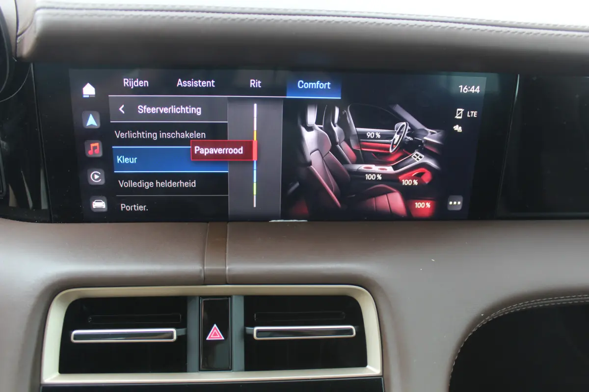 4 93 kWh Panorama dak l 360 camera l Stoel memory l Dode hoek detectie l Unieke kleur !